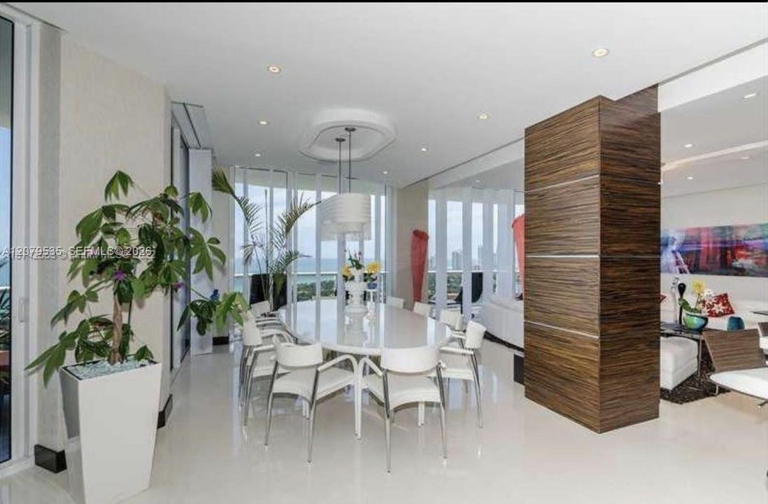 For Rent: $25,000 (5 beds, 4 baths, 4690 Square Feet)