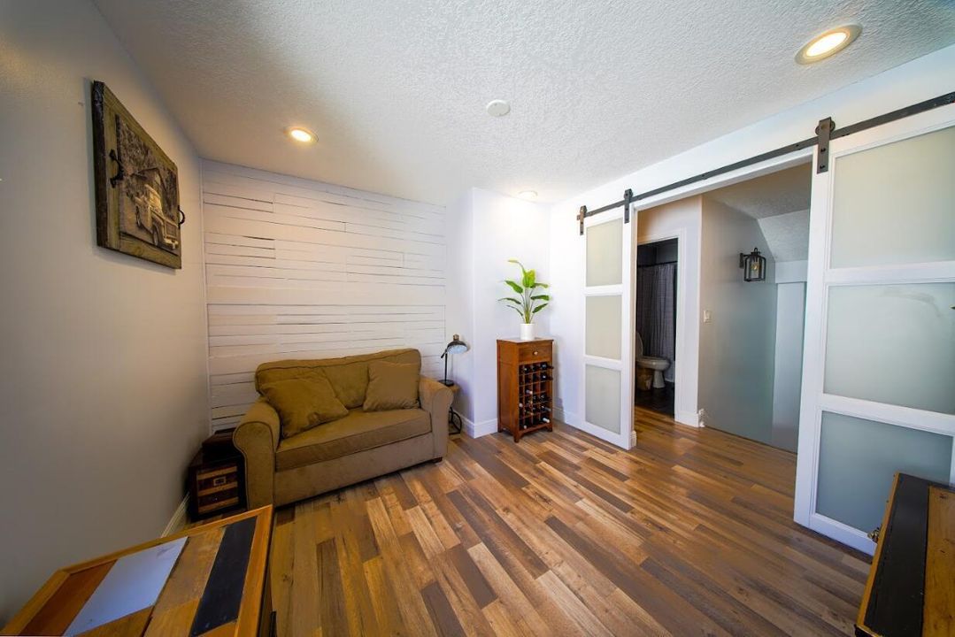 Den / Bonus Room