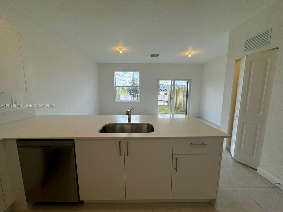 For Sale: $399,000 (3 beds, 2 baths, 1393 Square Feet)