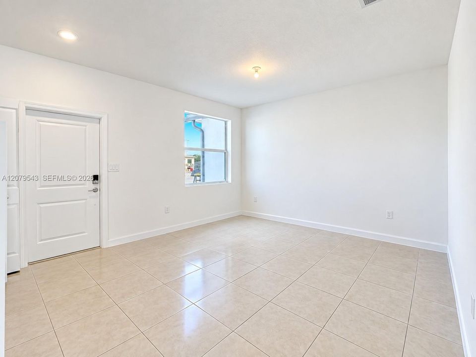 For Sale: $399,000 (3 beds, 2 baths, 1393 Square Feet)