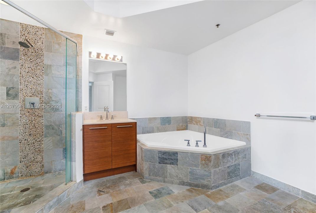 For Rent: $4,000 (3 beds, 3 baths, 1570 Square Feet)
