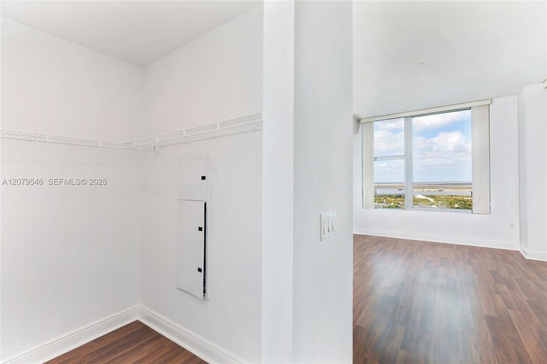 For Rent: $4,000 (3 beds, 3 baths, 1570 Square Feet)