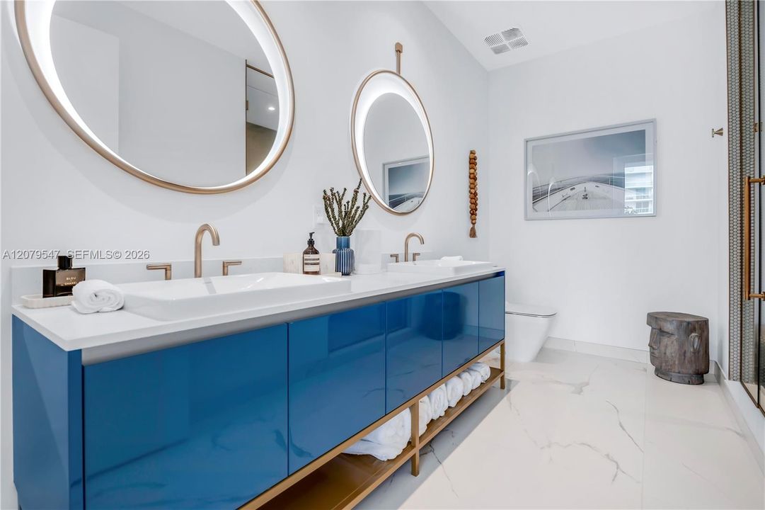 For Rent: $15,500 (2 beds, 2 baths, 886 Square Feet)