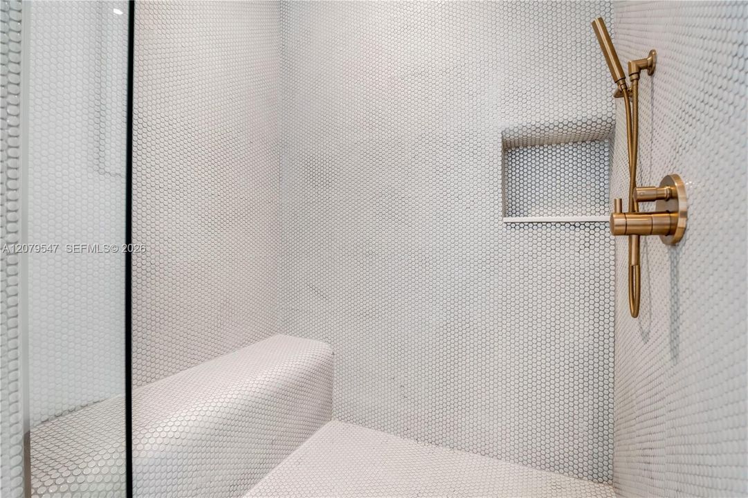 For Rent: $15,500 (2 beds, 2 baths, 886 Square Feet)