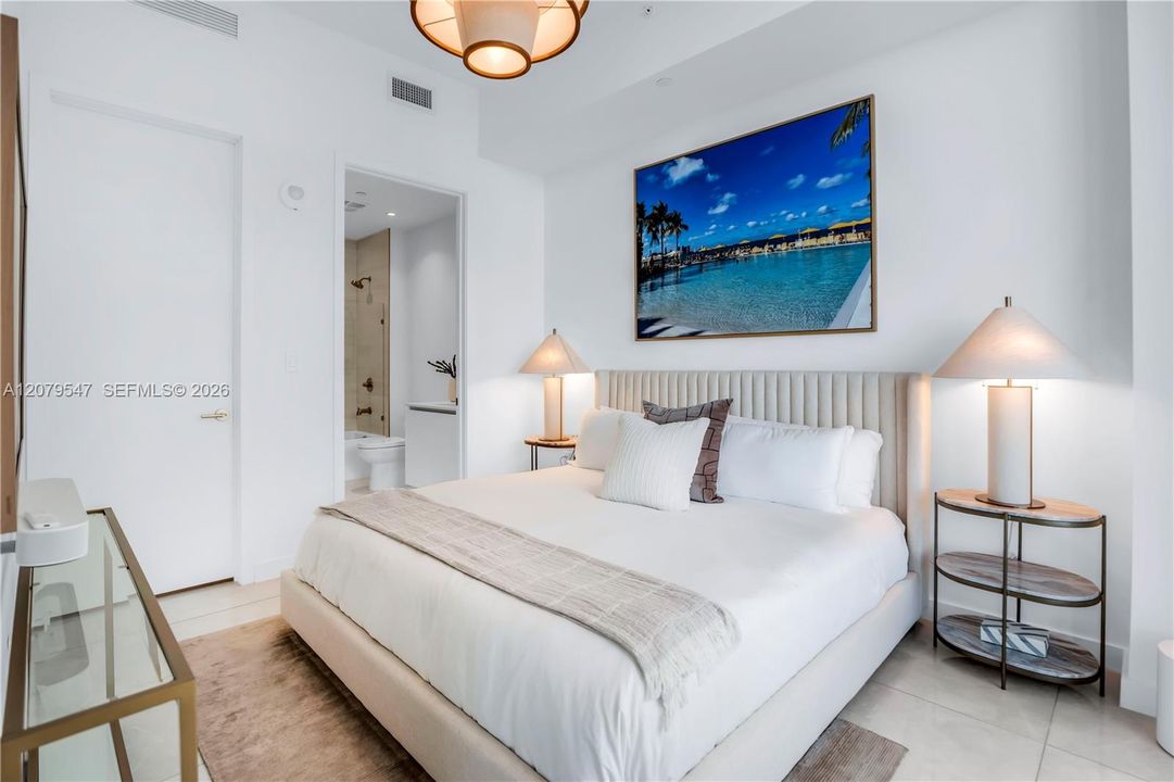 For Rent: $15,500 (2 beds, 2 baths, 886 Square Feet)