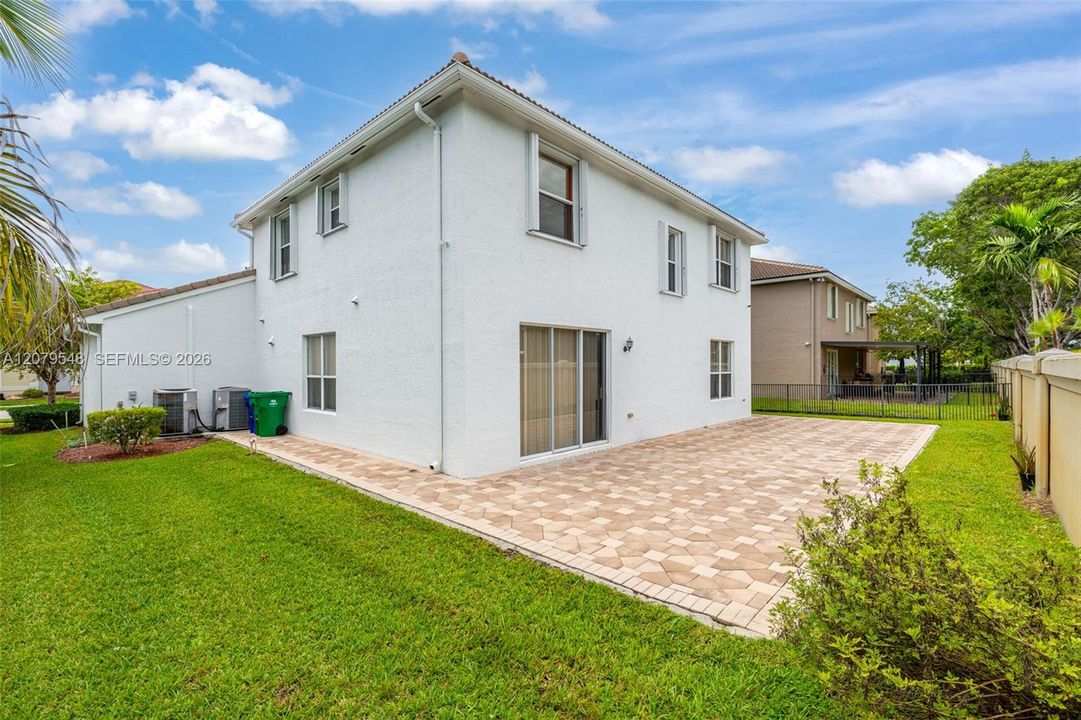En Venta: $820,000 (4 camas, 2 baños, 2508 Pies cuadrados)