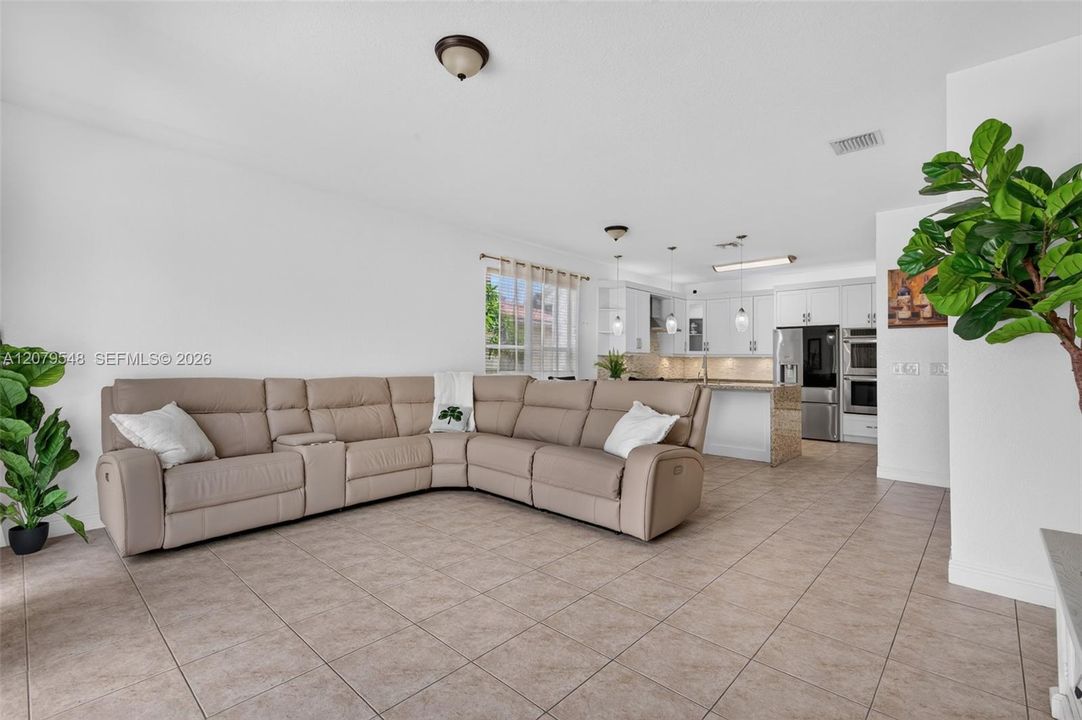 En Venta: $820,000 (4 camas, 2 baños, 2508 Pies cuadrados)