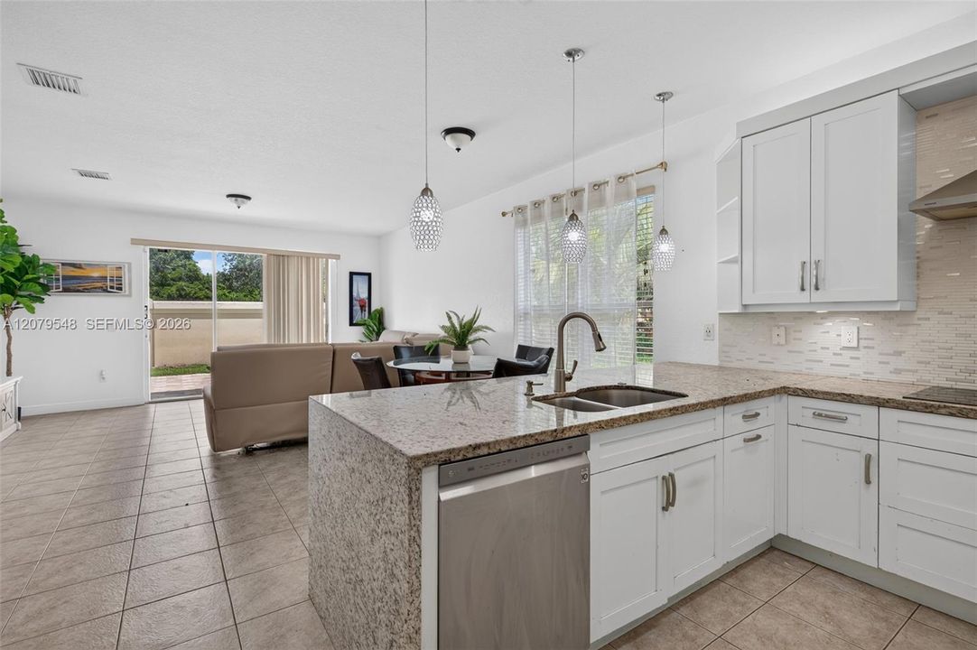 En Venta: $820,000 (4 camas, 2 baños, 2508 Pies cuadrados)