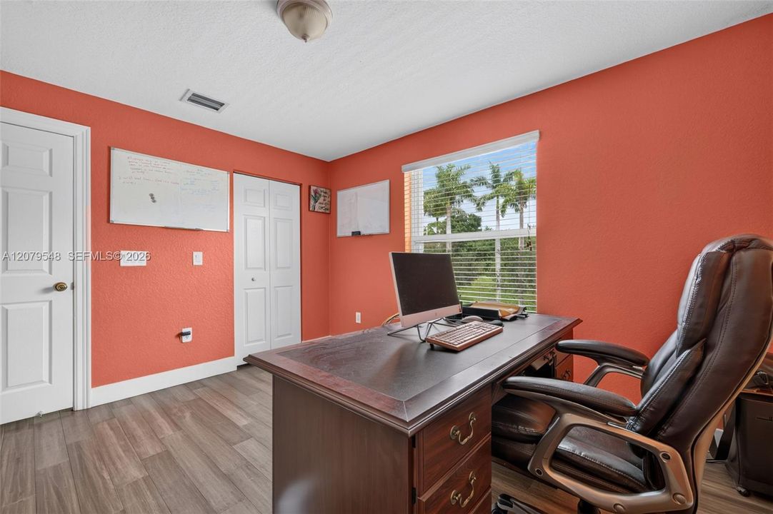 En Venta: $820,000 (4 camas, 2 baños, 2508 Pies cuadrados)