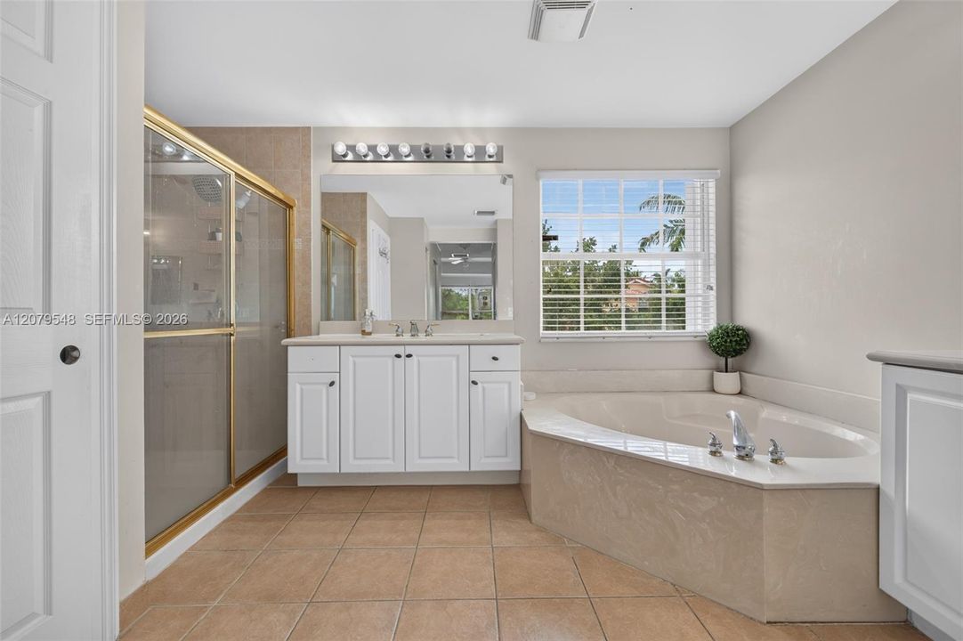 En Venta: $820,000 (4 camas, 2 baños, 2508 Pies cuadrados)