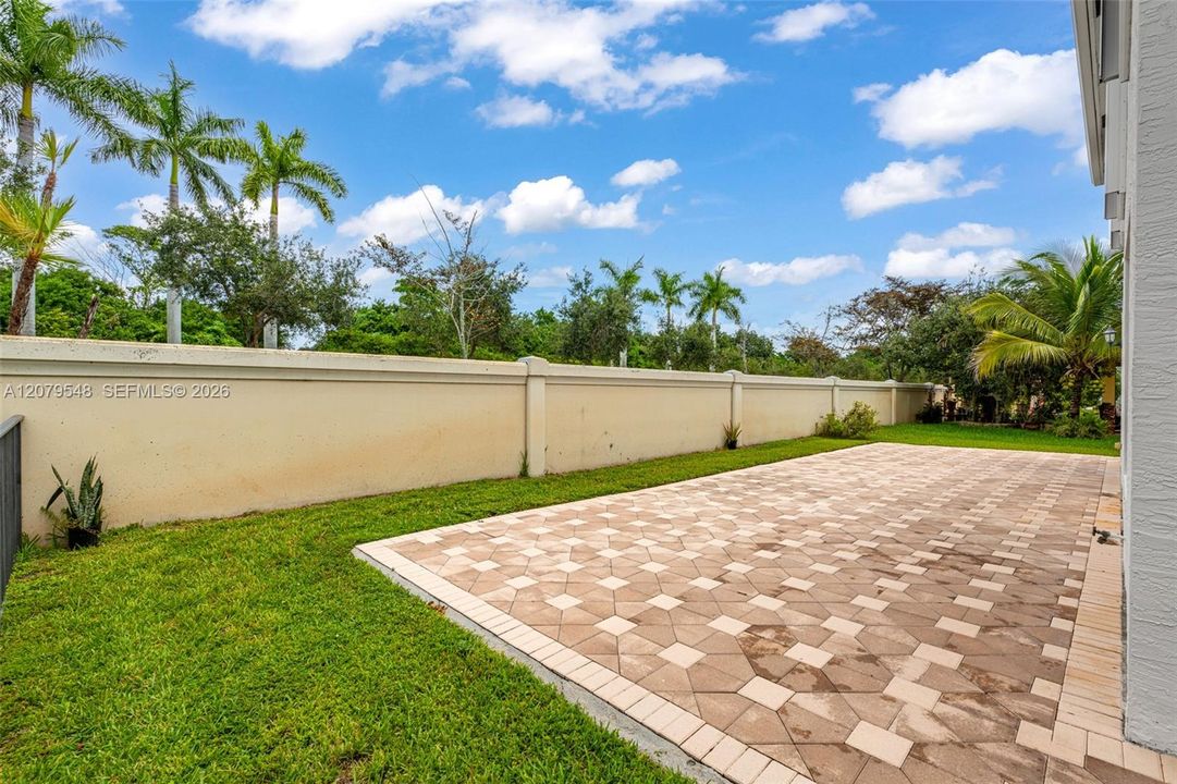 En Venta: $820,000 (4 camas, 2 baños, 2508 Pies cuadrados)