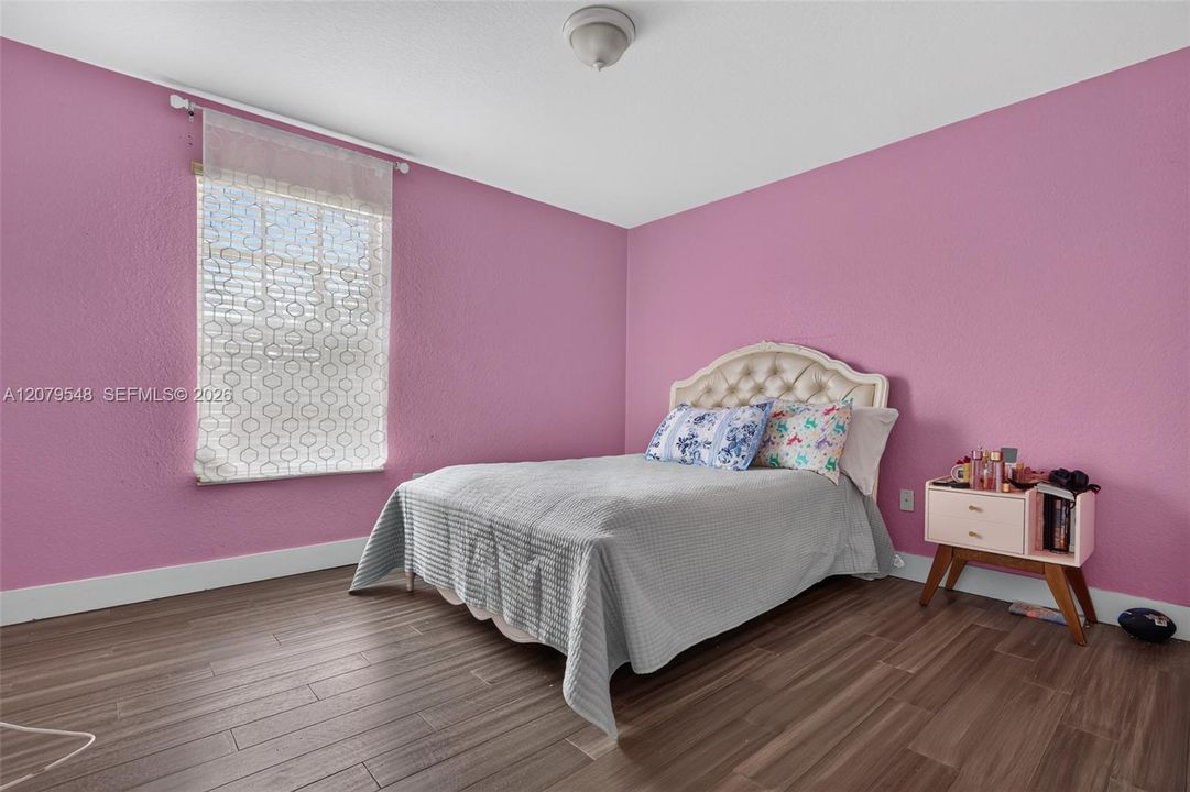 En Venta: $820,000 (4 camas, 2 baños, 2508 Pies cuadrados)