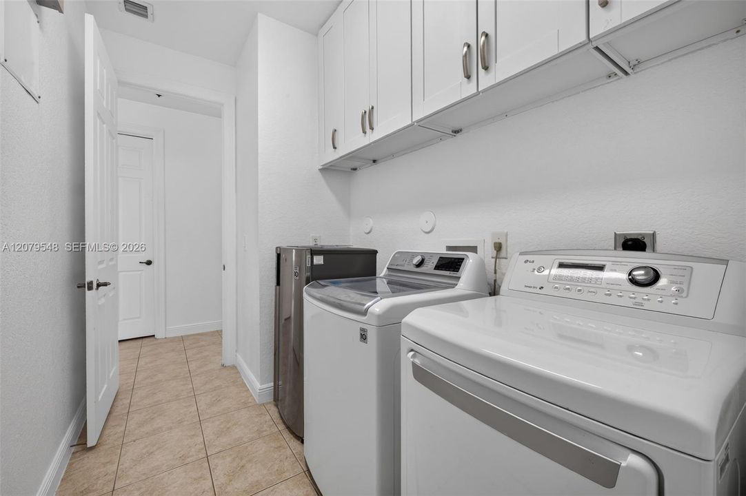 En Venta: $820,000 (4 camas, 2 baños, 2508 Pies cuadrados)