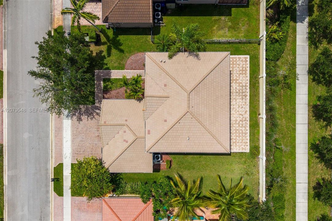 En Venta: $820,000 (4 camas, 2 baños, 2508 Pies cuadrados)