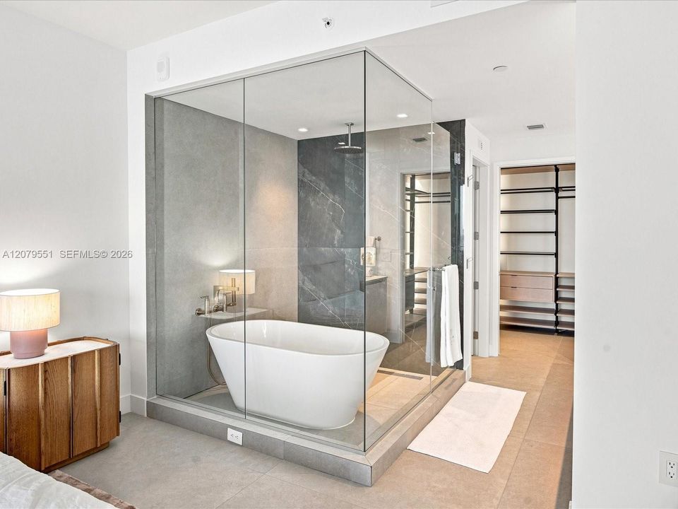For Rent: $13,500 (3 beds, 3 baths, 1522 Square Feet)