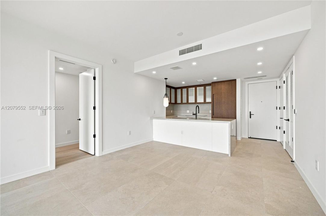 For Rent: $11,000 (3 beds, 3 baths, 1470 Square Feet)