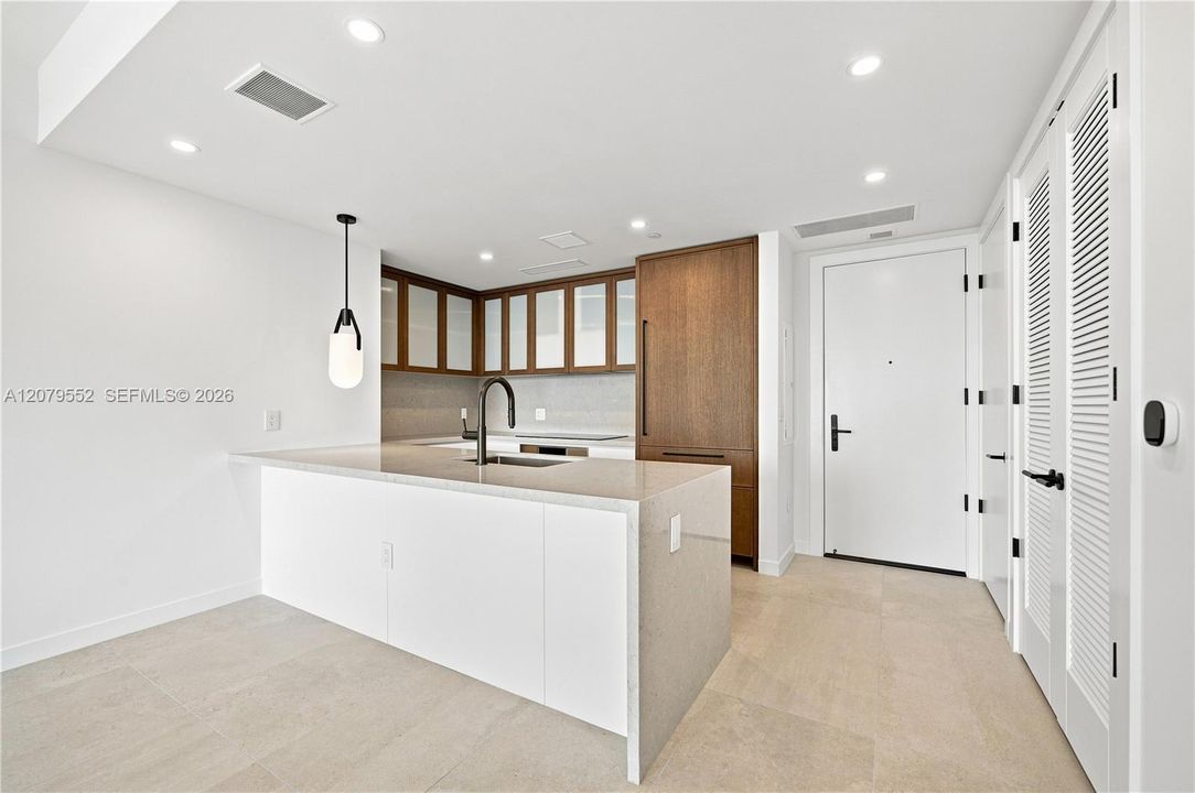 For Rent: $11,000 (3 beds, 3 baths, 1470 Square Feet)