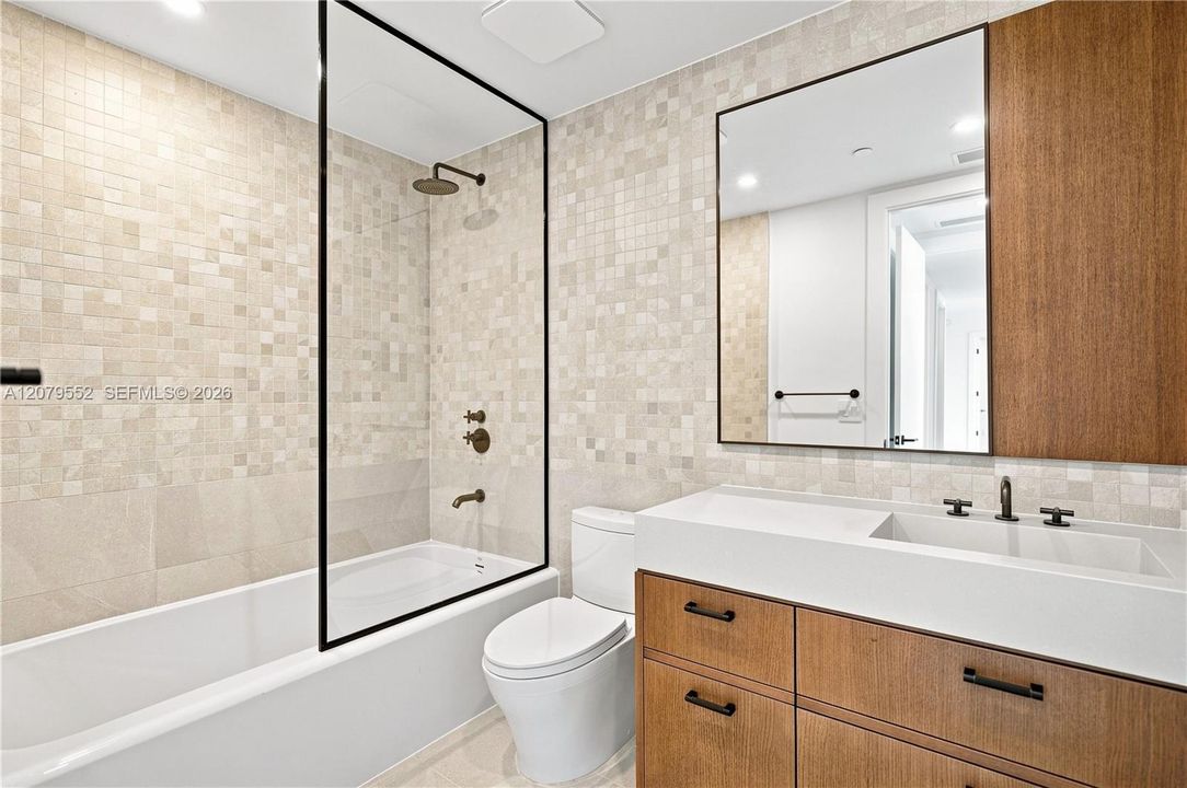 For Rent: $11,000 (3 beds, 3 baths, 1470 Square Feet)