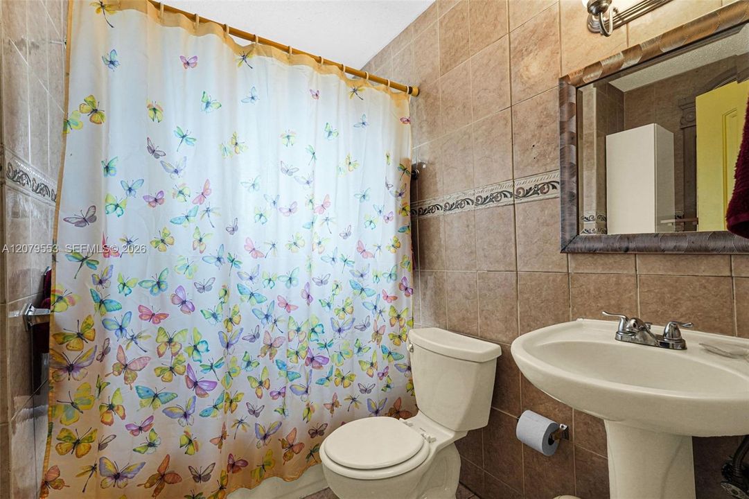 На продажу: $380,000 (4 спален, 2 ванн, 1162 Квадратных фут)