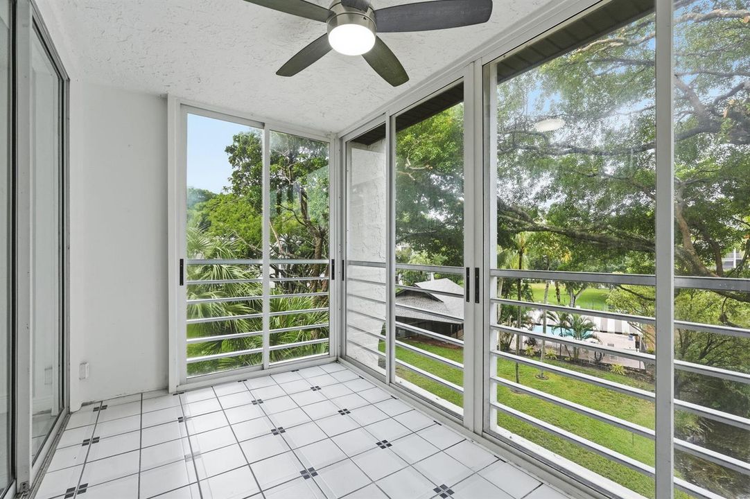 25-web-or-mls-9325_Lagoon_Pl_Unit_405_02
