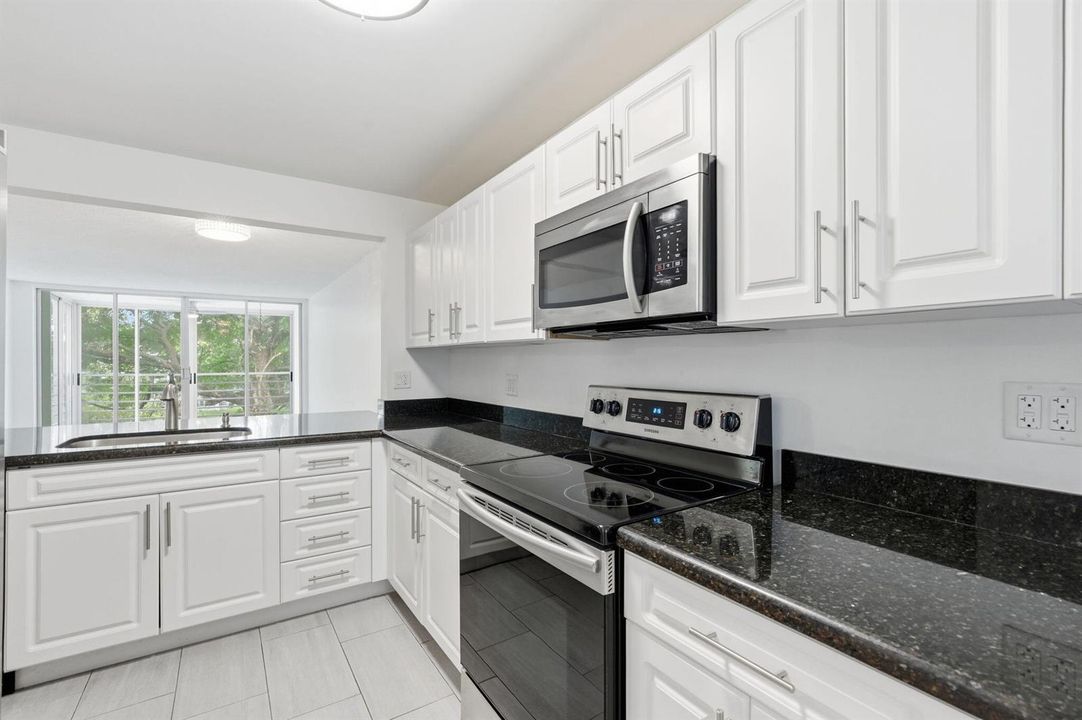 15-web-or-mls-9325_Lagoon_Pl_Unit_405_01
