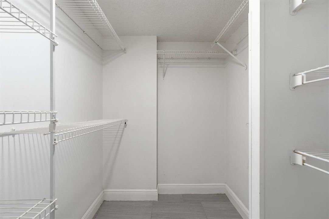 6-web-or-mls-9325_Lagoon_Pl_Unit_405_006