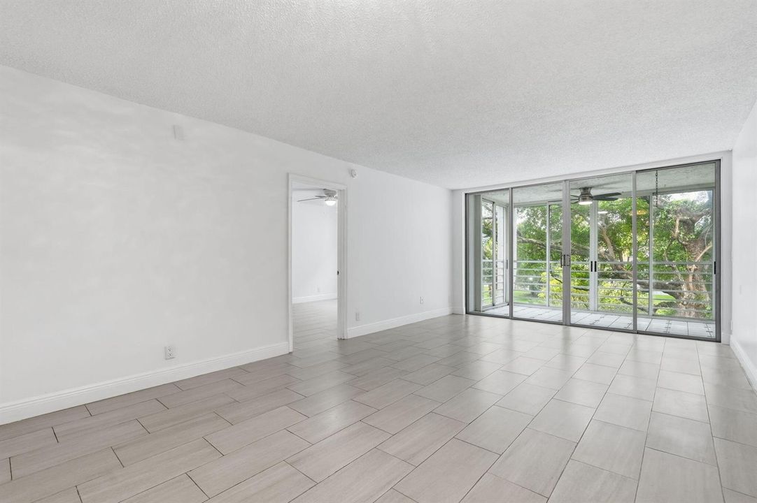 21-web-or-mls-9325_Lagoon_Pl_Unit_405_02