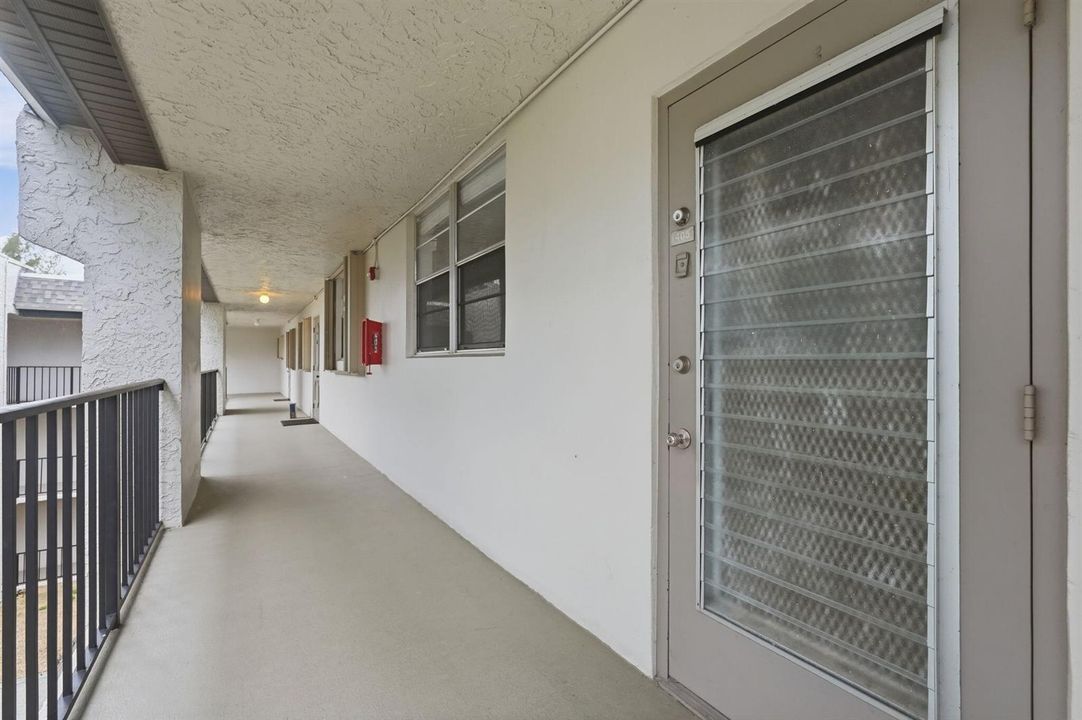 28-web-or-mls-9325_Lagoon_Pl_Unit_405_02
