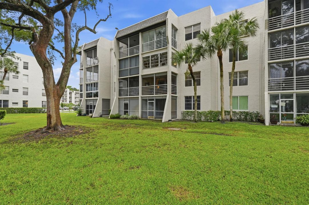 34-web-or-mls-9325_Lagoon_Pl_Unit_405_03