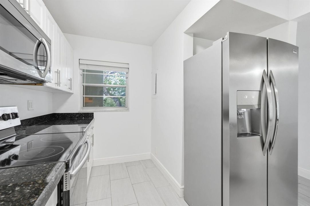 14-web-or-mls-9325_Lagoon_Pl_Unit_405_01