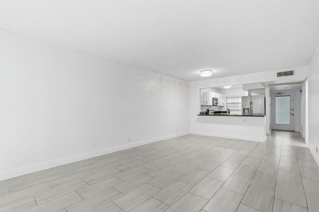 18-web-or-mls-9325_Lagoon_Pl_Unit_405_01