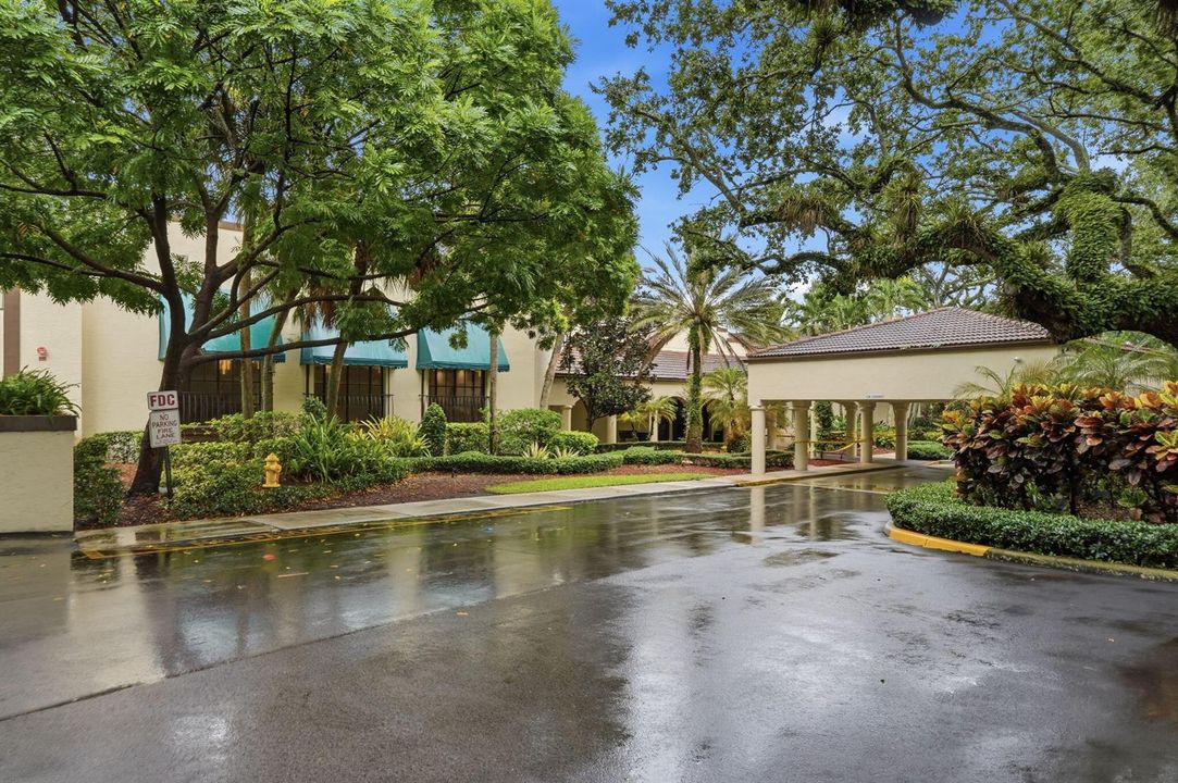 48-web-or-mls-9325_Lagoon_Pl_Unit_405_04