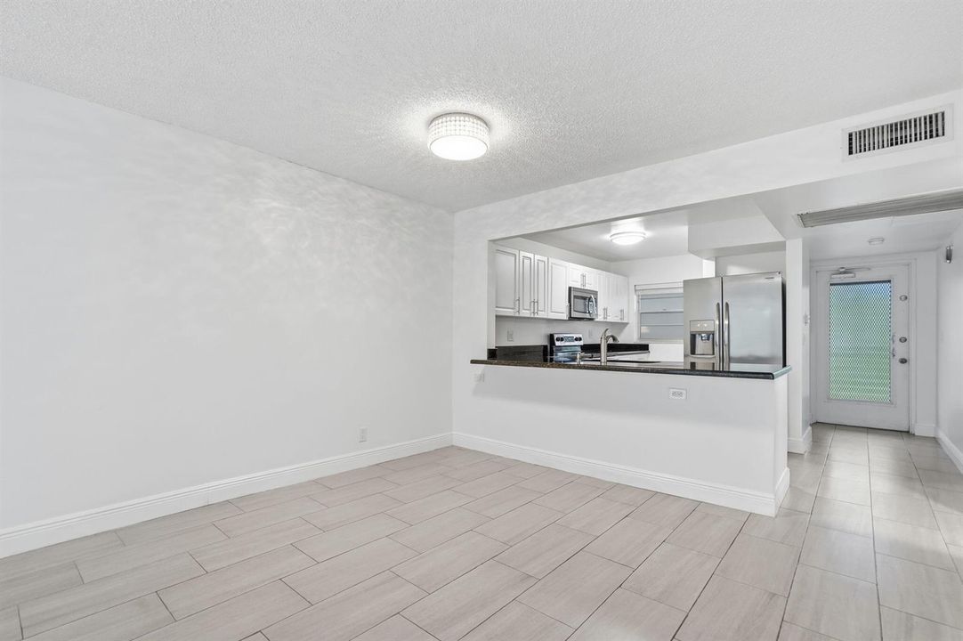 23-web-or-mls-9325_Lagoon_Pl_Unit_405_02