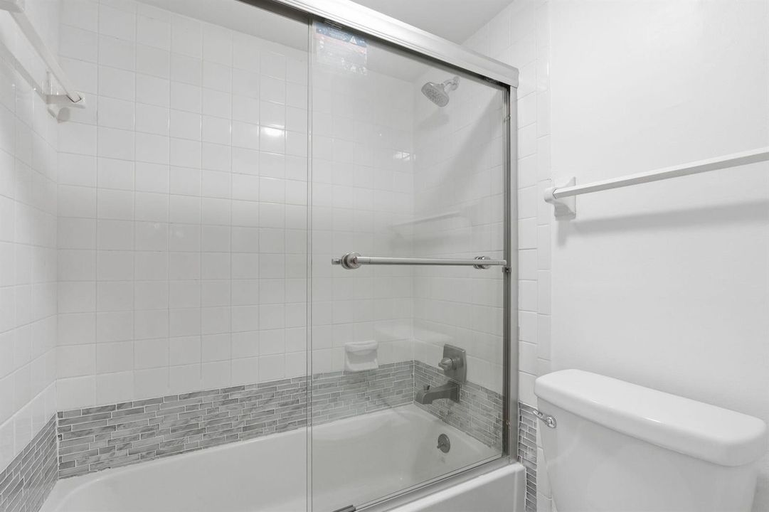 5-web-or-mls-9325_Lagoon_Pl_Unit_405_005