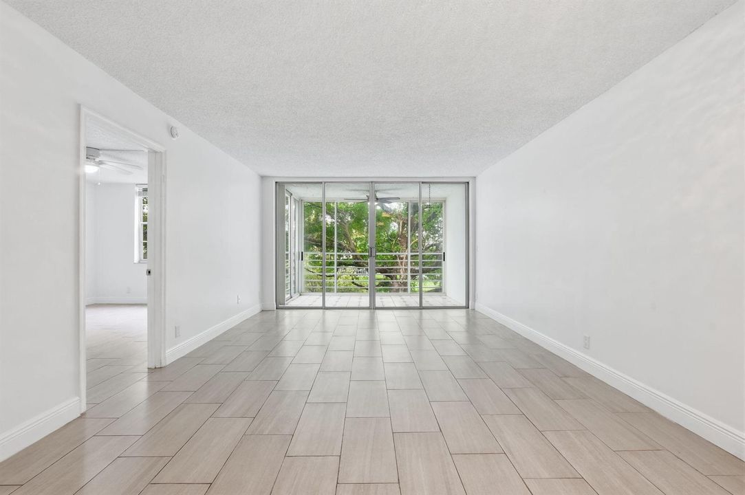 20-web-or-mls-9325_Lagoon_Pl_Unit_405_02