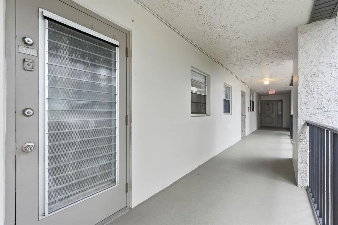 27-web-or-mls-9325_Lagoon_Pl_Unit_405_02