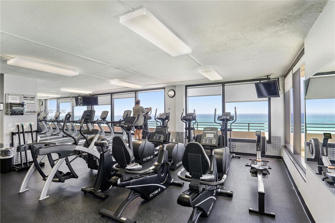 For Rent: $3,100 (1 beds, 2 baths, 1047 Square Feet)