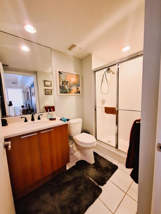 2nd Master bathroom