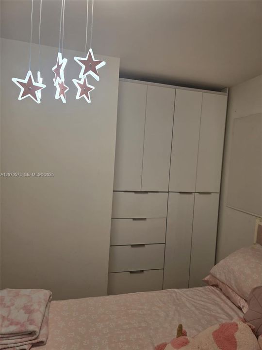 For Rent: $1,900 (2 beds, 1 baths, 764 Square Feet)