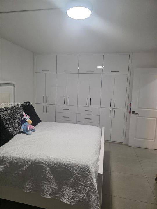 For Rent: $1,900 (2 beds, 1 baths, 764 Square Feet)