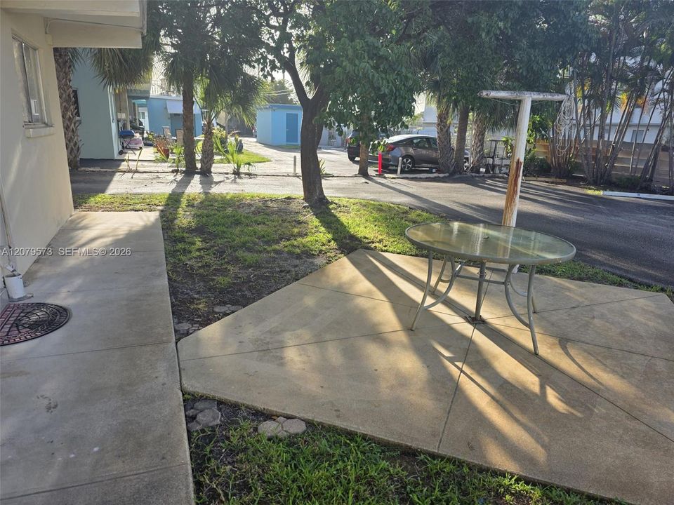 For Rent: $1,900 (2 beds, 1 baths, 764 Square Feet)