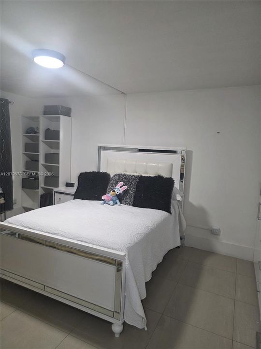 For Rent: $1,900 (2 beds, 1 baths, 764 Square Feet)