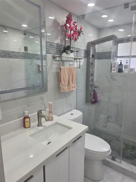 For Rent: $1,900 (2 beds, 1 baths, 764 Square Feet)