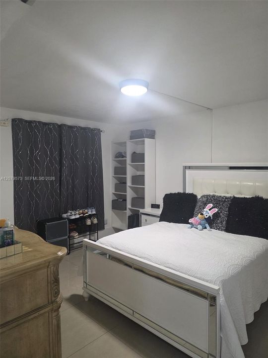 For Rent: $1,900 (2 beds, 1 baths, 764 Square Feet)
