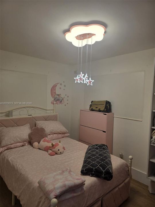 For Rent: $1,900 (2 beds, 1 baths, 764 Square Feet)