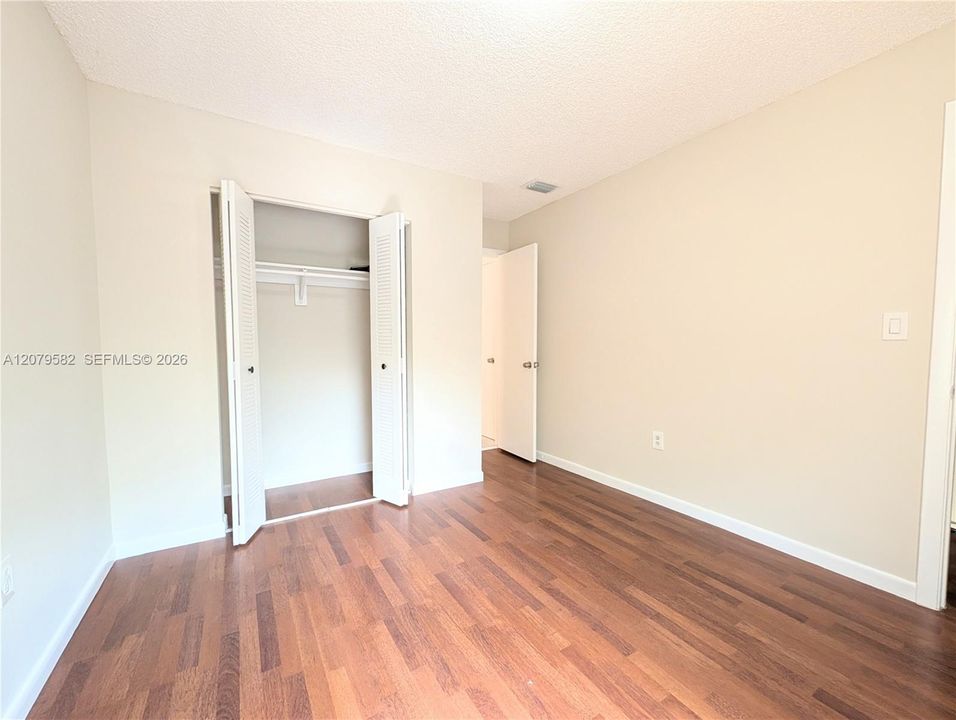 В аренду: $1,990 (3 спален, 2 ванн, 1232 Квадратных фут)