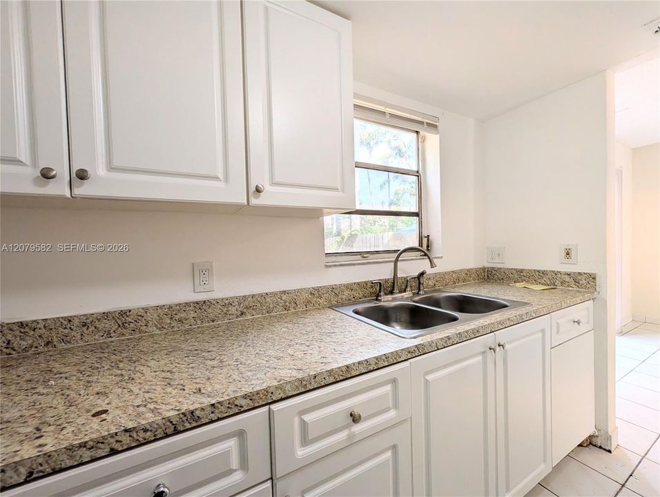 В аренду: $1,990 (3 спален, 2 ванн, 1232 Квадратных фут)