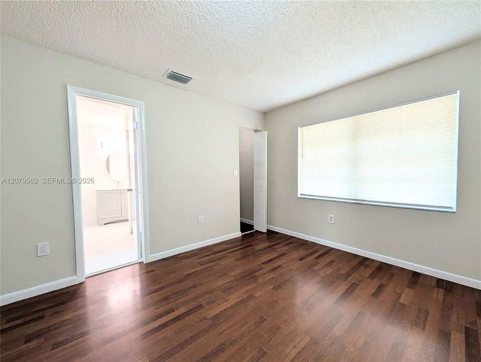 В аренду: $1,990 (3 спален, 2 ванн, 1232 Квадратных фут)