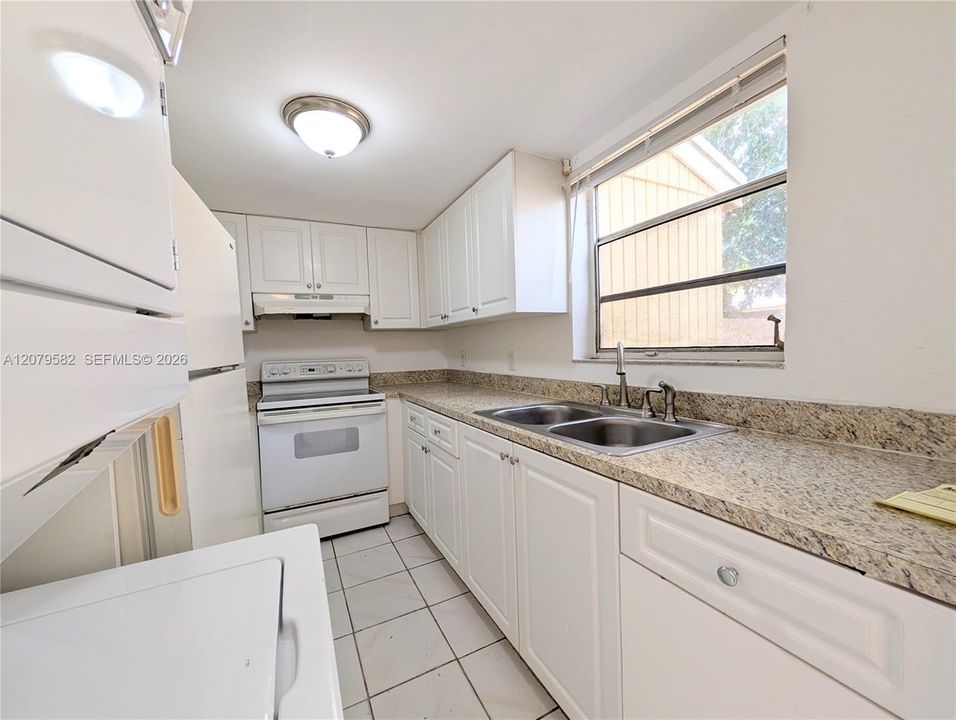 В аренду: $1,990 (3 спален, 2 ванн, 1232 Квадратных фут)