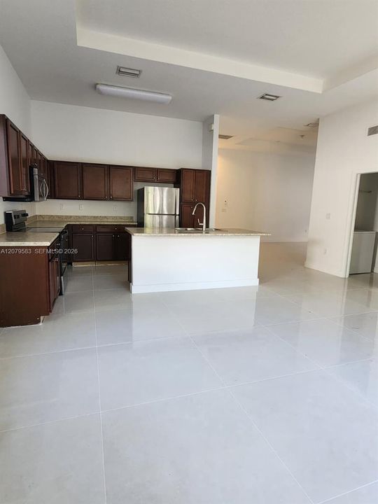 En Renta: $3,800 (3 camas, 2 baños, 1980 Pies cuadrados)